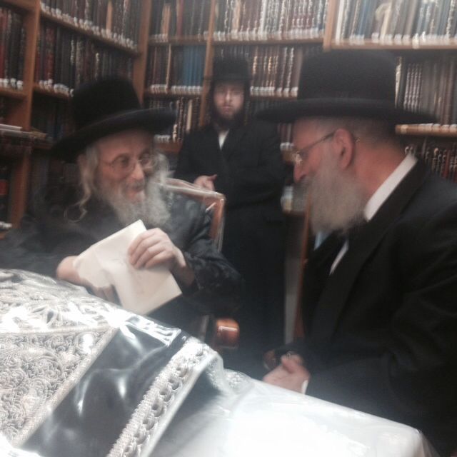 הגאון הרב ראובן אלבז נפגש עם גאב"ד 'העדה החרדית'