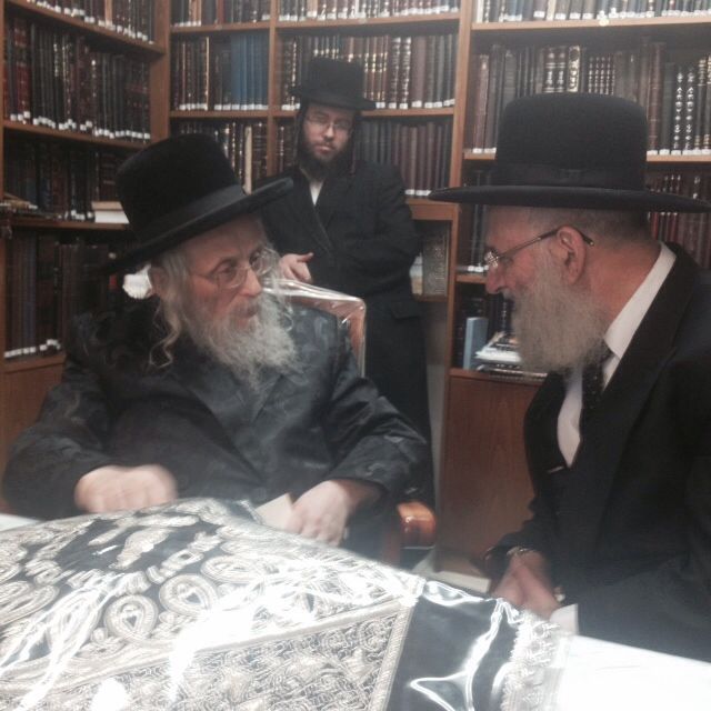 הגאון הרב ראובן אלבז נפגש עם גאב"ד 'העדה החרדית'