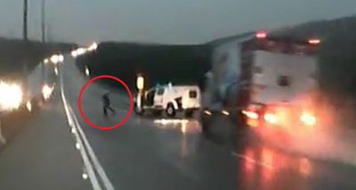 השוטרים בורחים ברגע האחרון