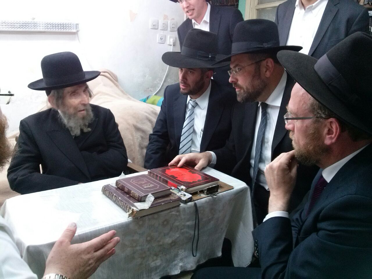 מרן הרב שטיינמן: "למחות אך להיזהר מאוד מאלימות"