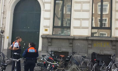 כיתוב ניאו נאצי על מוסד של חסידי ויז'ניץ באנטוורפן