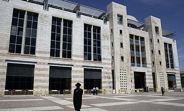 היועץ המשפטי מצמצם את הפעילות של חברי המועצה