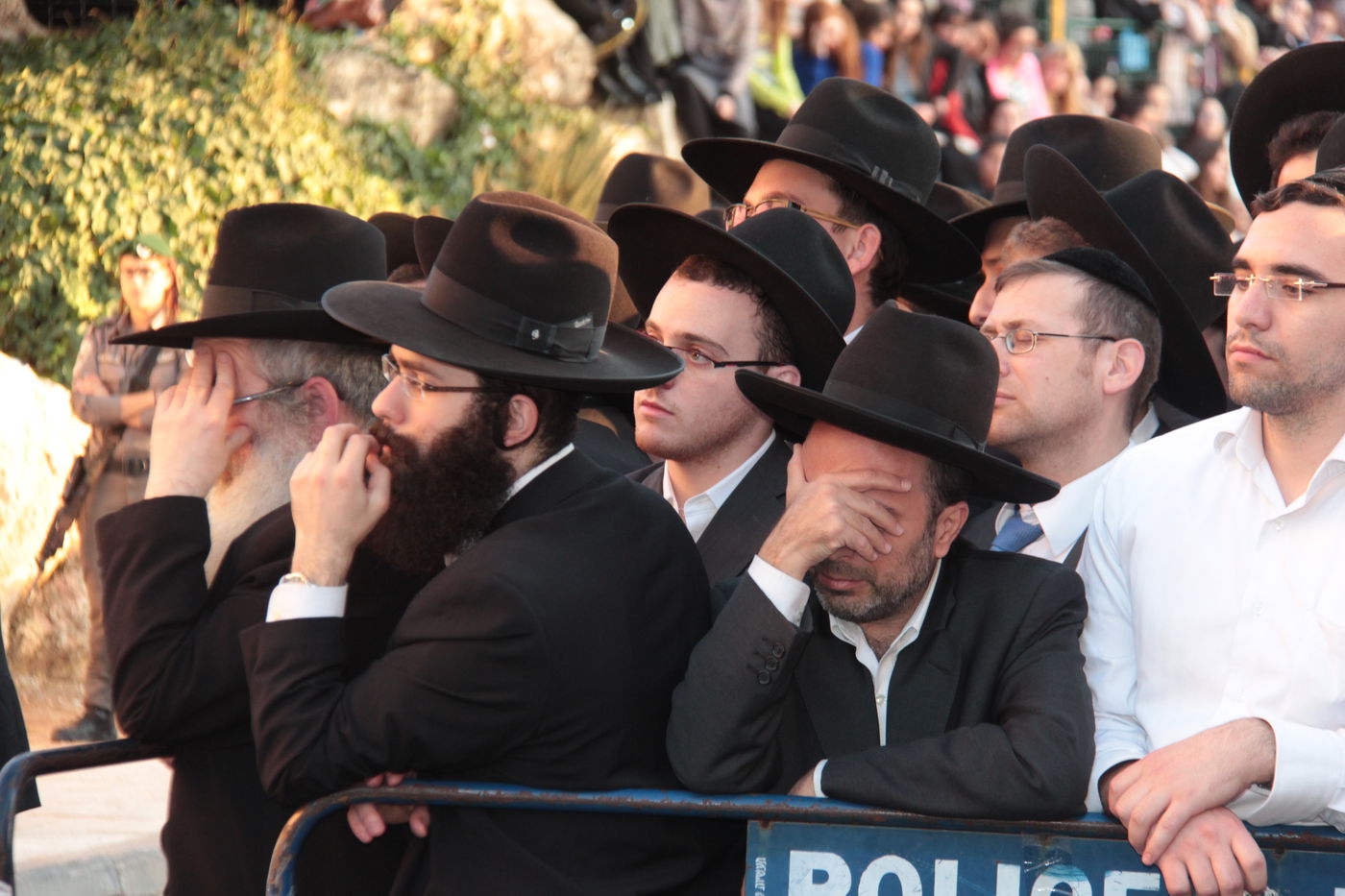 העם היהודי כואב: אלפים ליוו את הקדושים שנרצחו בתפילתם