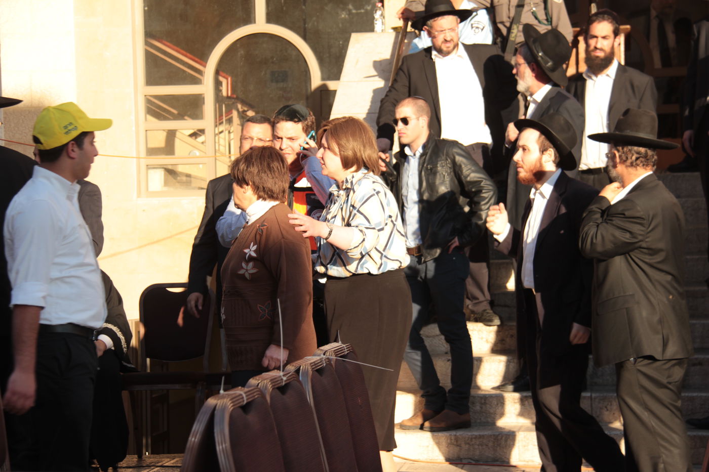 העם היהודי כואב: אלפים ליוו את הקדושים שנרצחו בתפילתם