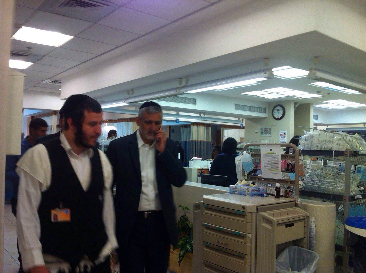 תיעוד: הראשל"צ וח"כים בביקור אצל פצועי הטבח