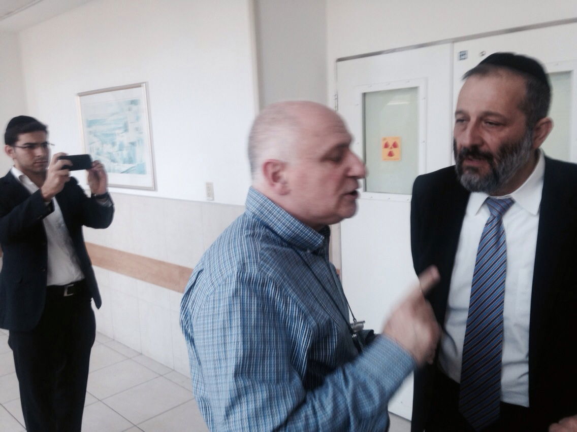 תיעוד: הראשל"צ וח"כים בביקור אצל פצועי הטבח