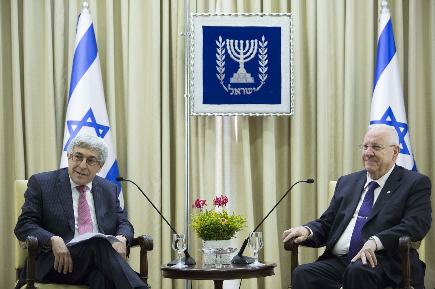 פגש עם נשיא הוועד היהודי האמריקאי סטנלי ברגמן.