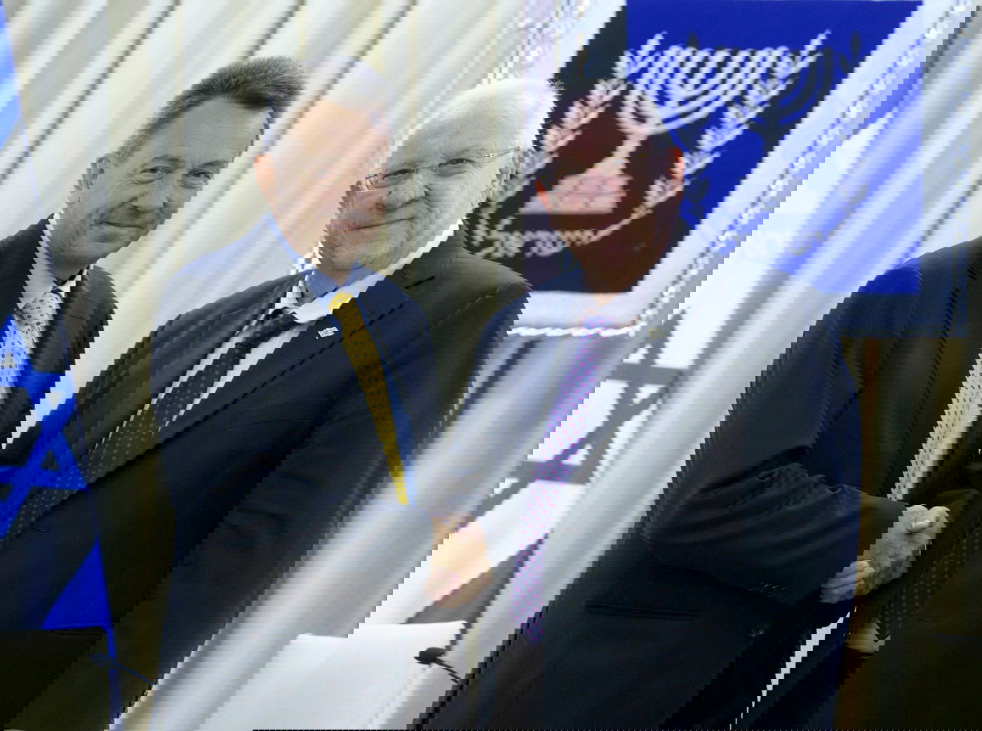 בפגישה נשיא הוועד הבינלאומי של הצלב האדום.