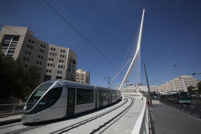 ארה"ב לאזרחיה: אל תסעו ברכבת הקלה