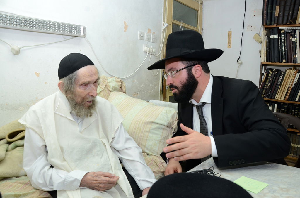 הרב יחזקאל אתרוג אצל מרן הגראי"ל שטיינמן