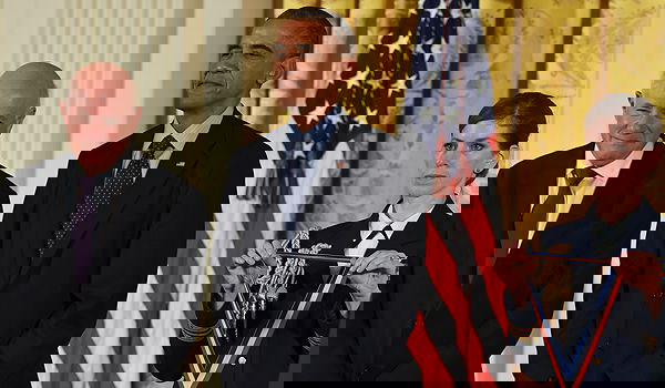 כבוד ישראלי: מייסד סאנדיסק קיבל מדליה מאובמה