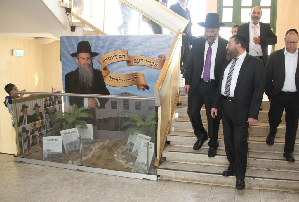 דרעי סייר בנתניה ונפגש עם ראשת העיר • גלריה