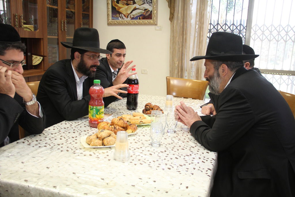 דרעי סייר בנתניה ונפגש עם ראשת העיר • גלריה