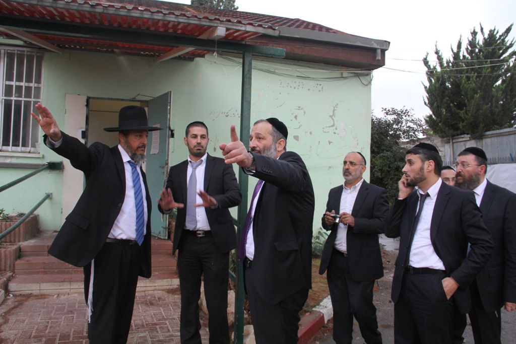 דרעי סייר בנתניה ונפגש עם ראשת העיר • גלריה