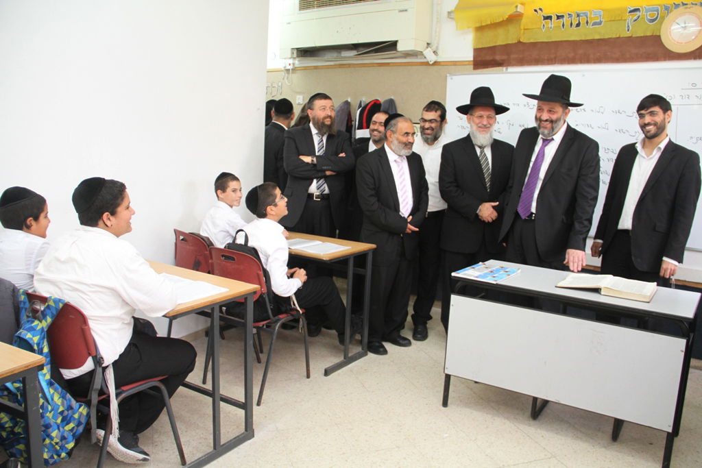 דרעי סייר בנתניה ונפגש עם ראשת העיר • גלריה