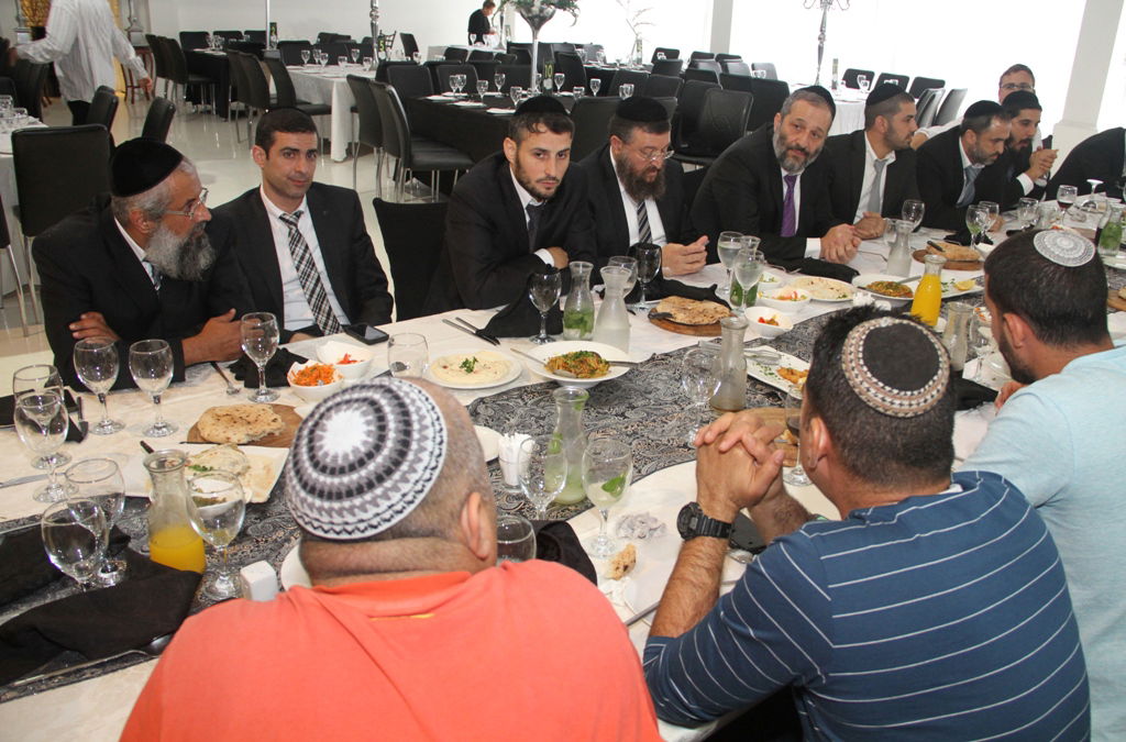 דרעי סייר בנתניה ונפגש עם ראשת העיר • גלריה