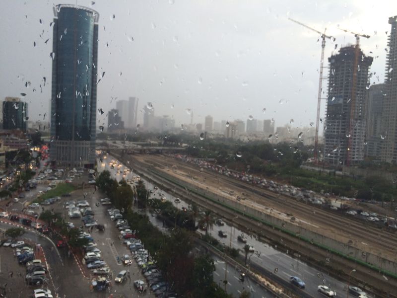 תל אביב, בצהריים