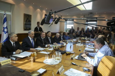 הבנין עקום, להרוס / דעה