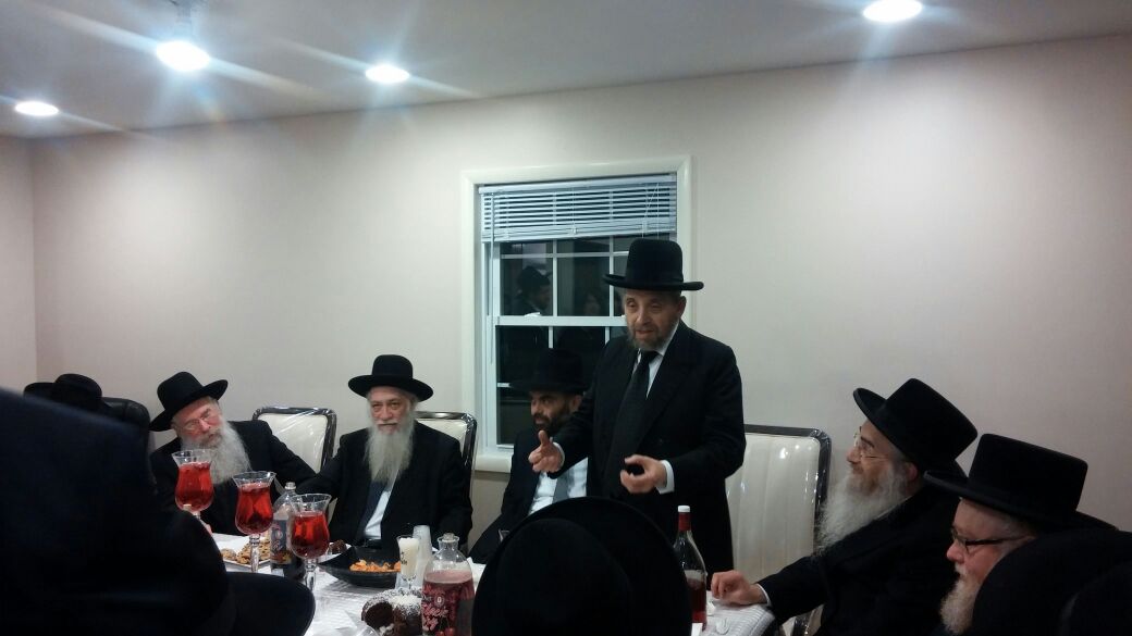 תיעוד: שמחת אירוסי הבחור מרדכי הרץ