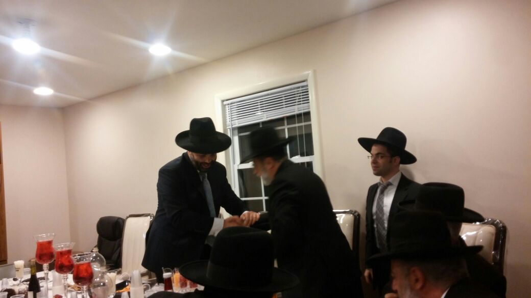 תיעוד: שמחת אירוסי הבחור מרדכי הרץ