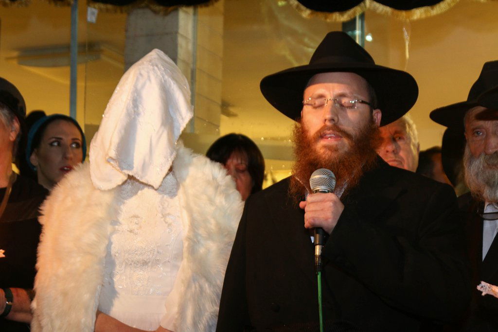 מאות בחתונת שליח חב"ד שנישא בשנית • גלריה