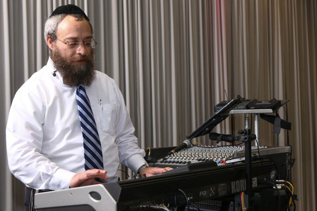 מאות בחתונת שליח חב"ד שנישא בשנית • גלריה