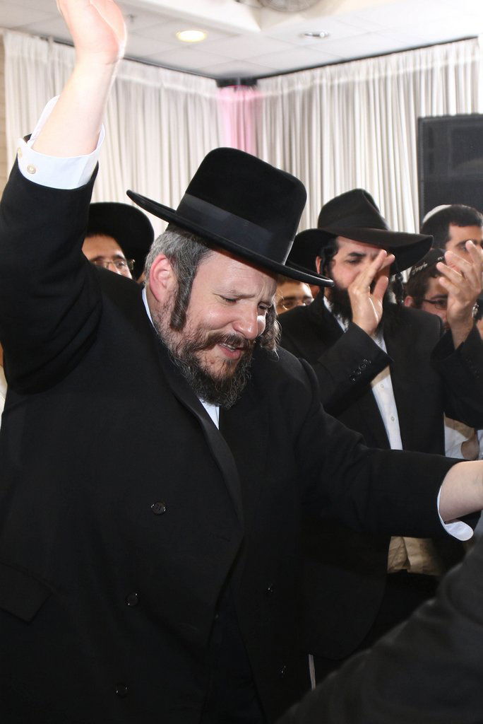 מאות בחתונת שליח חב"ד שנישא בשנית • גלריה