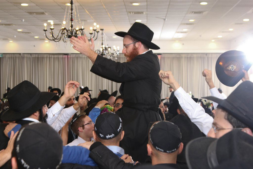 מאות בחתונת שליח חב"ד שנישא בשנית • גלריה