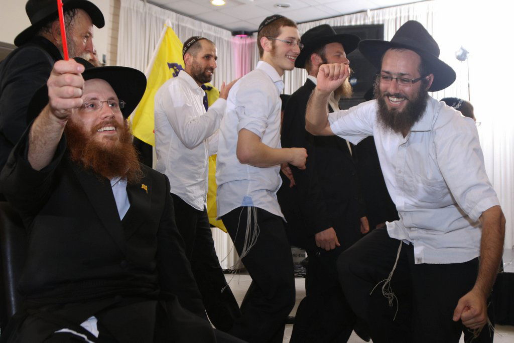 מאות בחתונת שליח חב"ד שנישא בשנית • גלריה