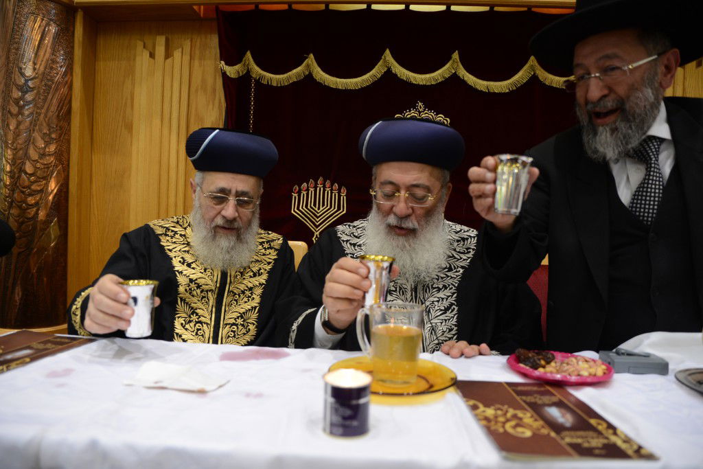 תיעוד ענק: הראשונים לציון הגר"י יוסף והגר"ש עמאר בשיעור משותף