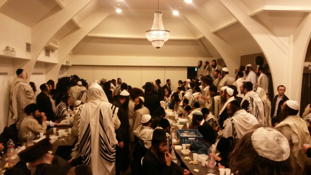 יומיים להחלטת בית המשפט: מאות שבתו עם הרב ברלנד • בלעדי