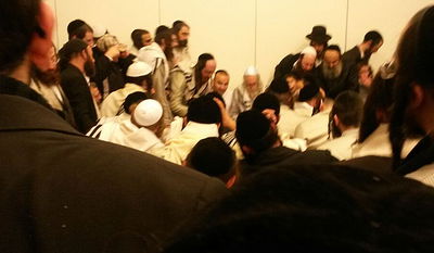 יומיים להחלטת בית המשפט: מאות שבתו עם הרב ברלנד • בלעדי