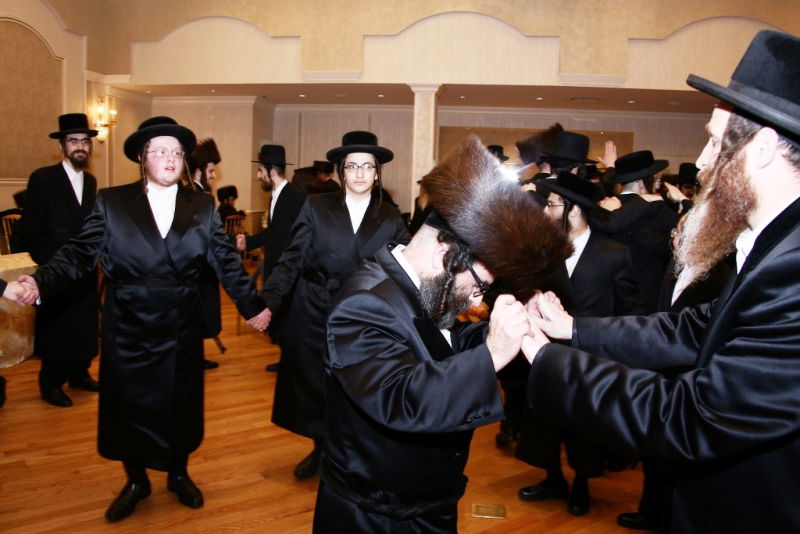 גלרית ענק: נכדת גאב"ד קרלסבורג התחתנה