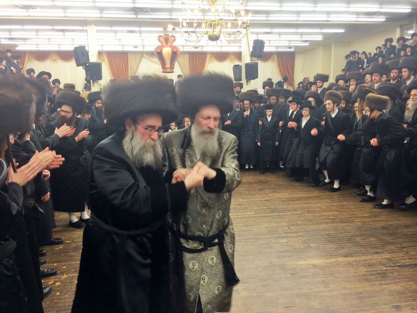 שמחה בטאהש: נכד האדמו"ר נישא • גלריה