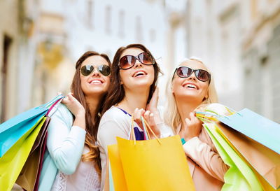 כמו בג'ונגל: למה אנחנו קונים דברים שלעולם לא נצטרך?