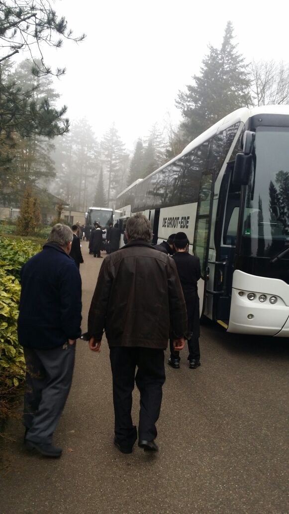 הולנד: הגאון רבי אליעזר ברלנד פונה לבית חולים, טופל ושוחרר