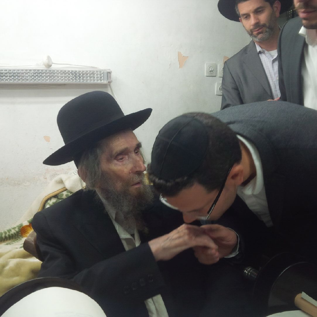 הנגיד הרב שלמה קפיטס הכניס ספר תורה • תמונות