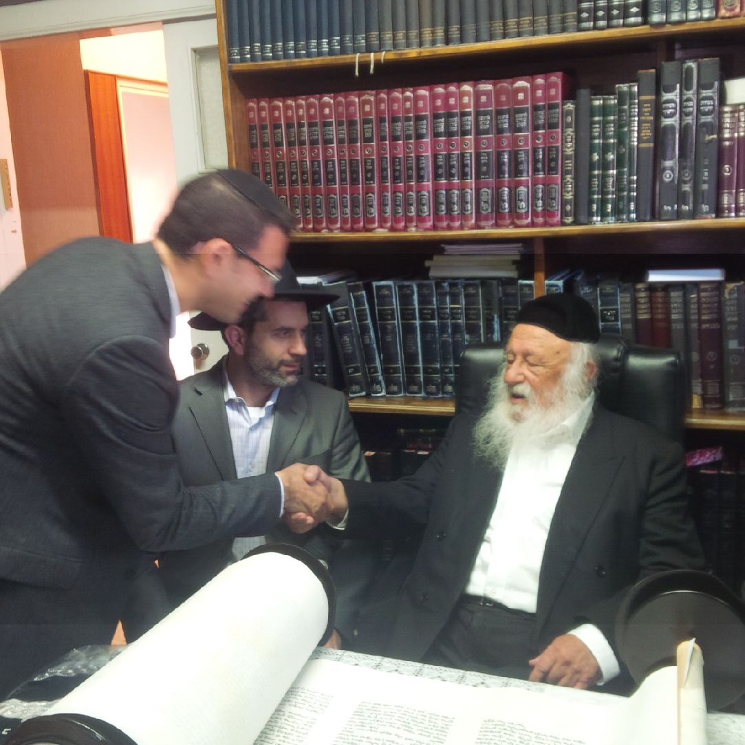 הנגיד הרב שלמה קפיטס הכניס ספר תורה • תמונות