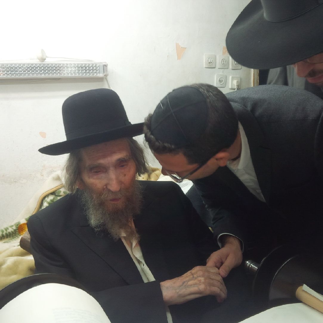 הנגיד הרב שלמה קפיטס הכניס ספר תורה • תמונות