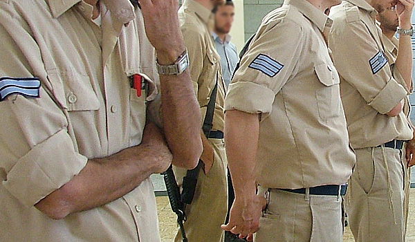 הרב
רם משה ראבד בריאיון: "הרב שך אמר לי 'בהצלחה' כשהבין שאני נשוי והולך
לצבא"