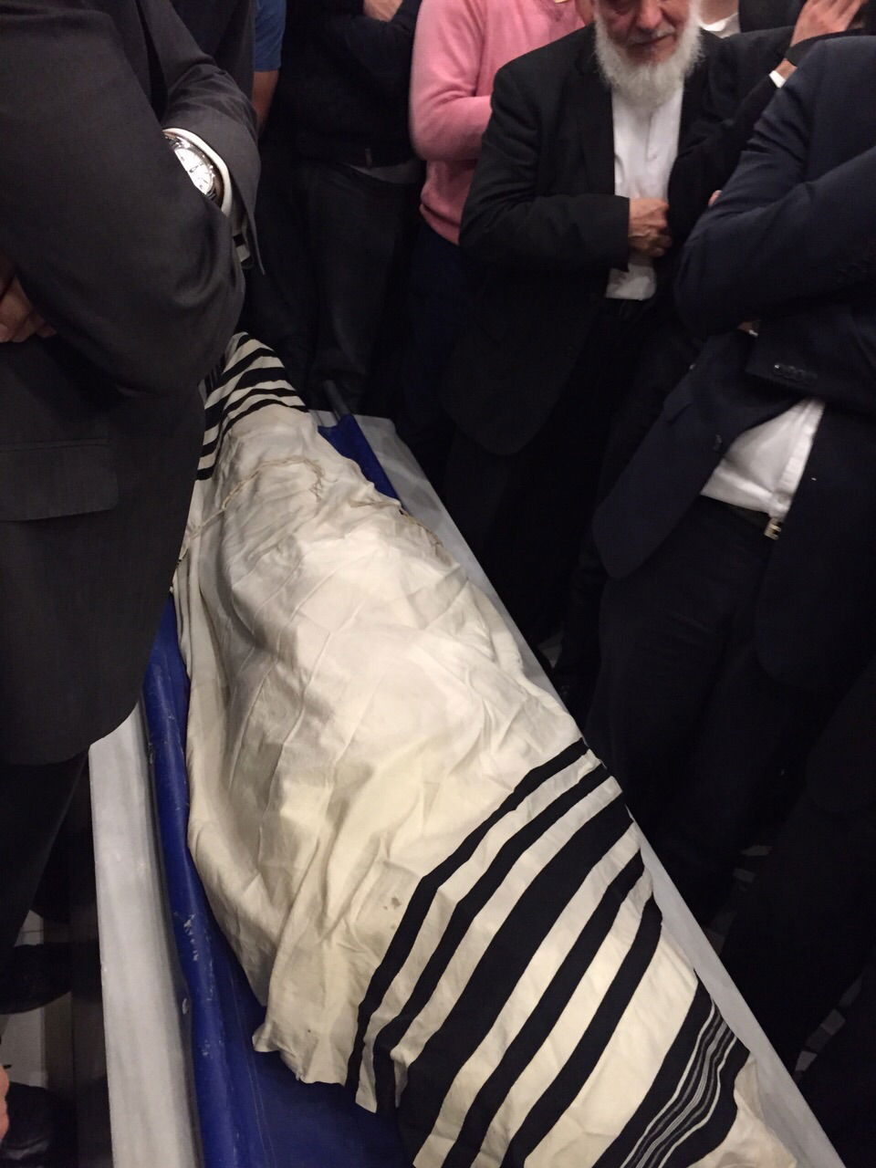 האב זעק בהלוויית בנו: מה הקב"ה רוצה ממני? • תיעוד