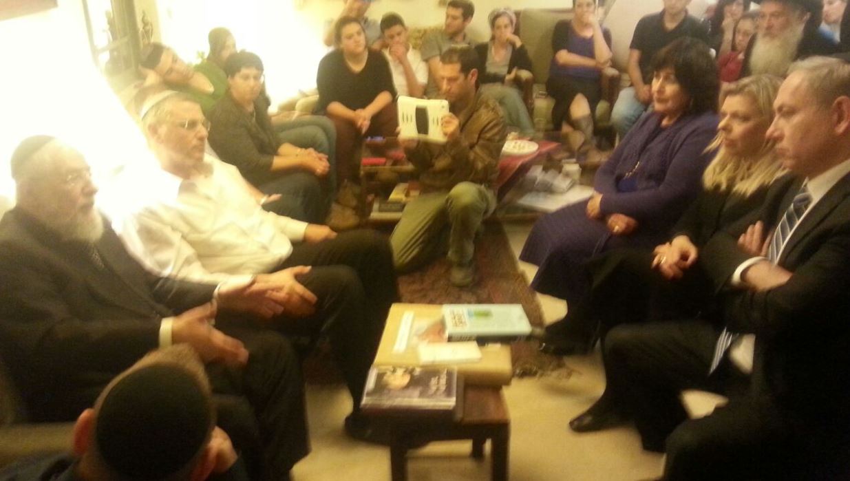 ראש הממשלה נתניהו ורעייתו בניחום אבלים בבית משפחת לאו