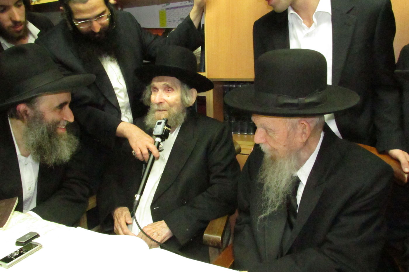 תיעוד: סיום מסכת בבית מרן הגראי"ל שטיינמן