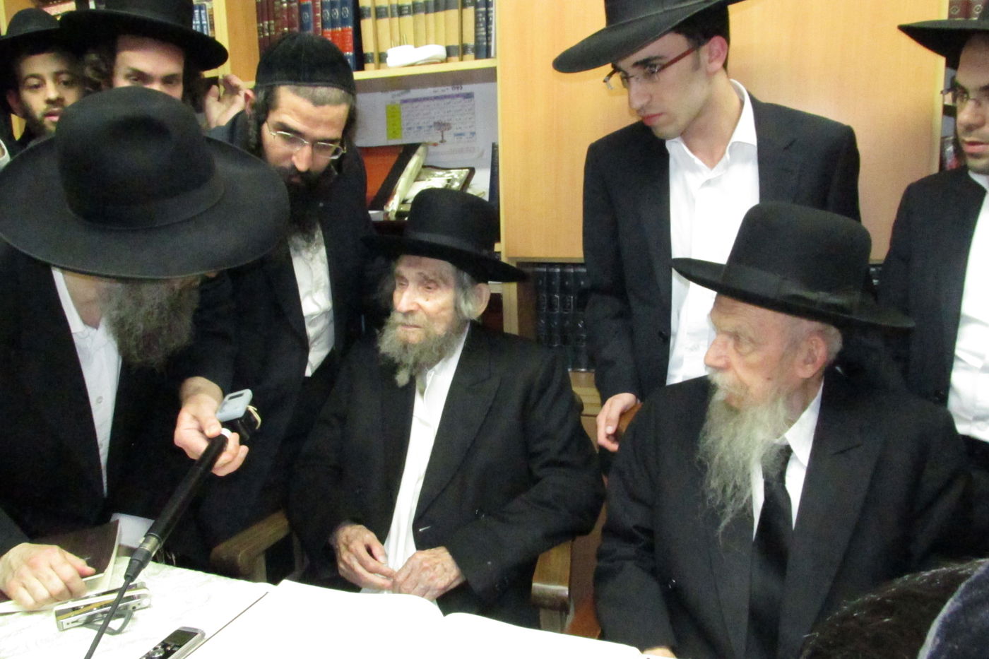 תיעוד: סיום מסכת בבית מרן הגראי"ל שטיינמן