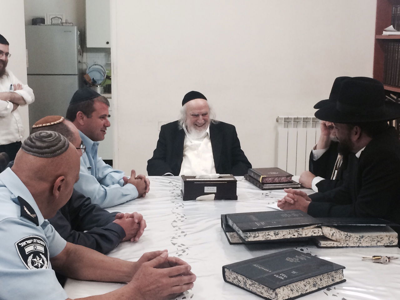 הרב אוירבך למפקד המחוז: אפשר לסמוך על שוטרים ערבים?