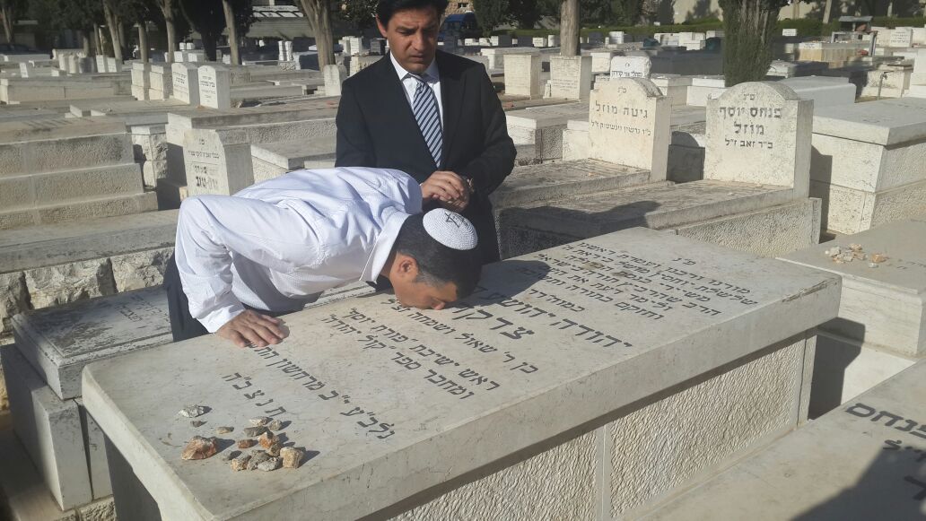 המועמד לראשות העיר בת ים ביקר בקברי צדיקים בירושלים