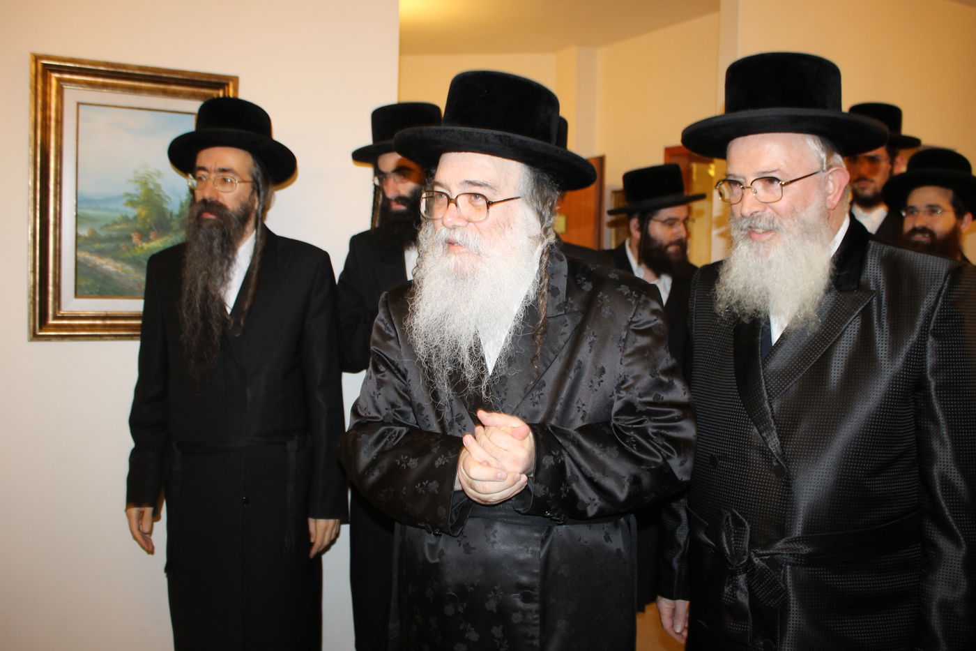 'כתיבת אותיות' בס"ת שיוכנס להיכל ביהמ"ד צאנז בטבריה