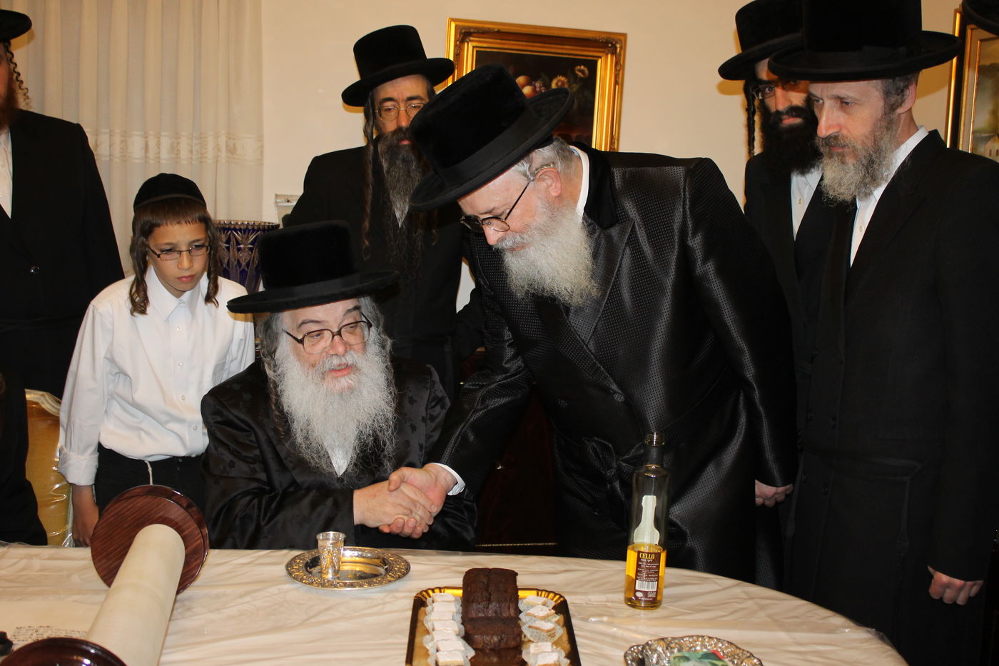 'כתיבת אותיות' בס"ת שיוכנס להיכל ביהמ"ד צאנז בטבריה