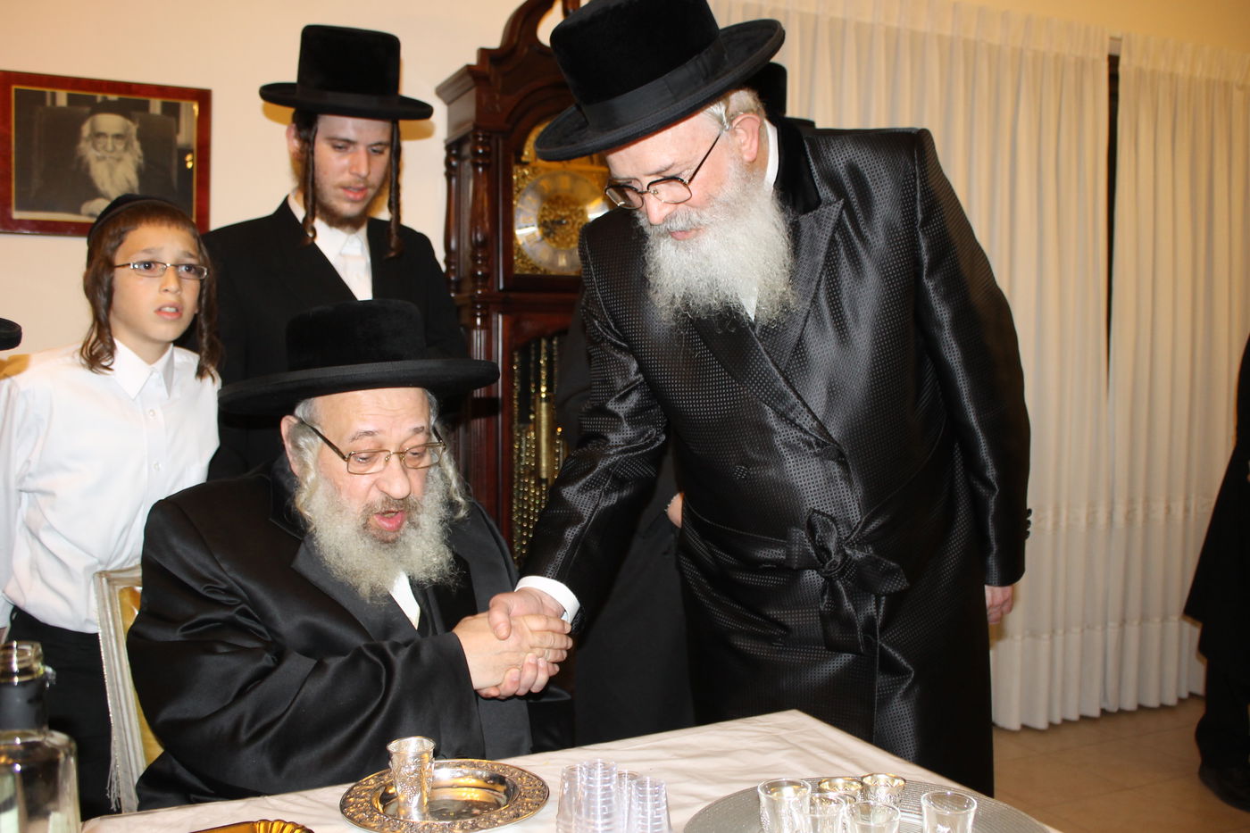 'כתיבת אותיות' בס"ת שיוכנס להיכל ביהמ"ד צאנז בטבריה