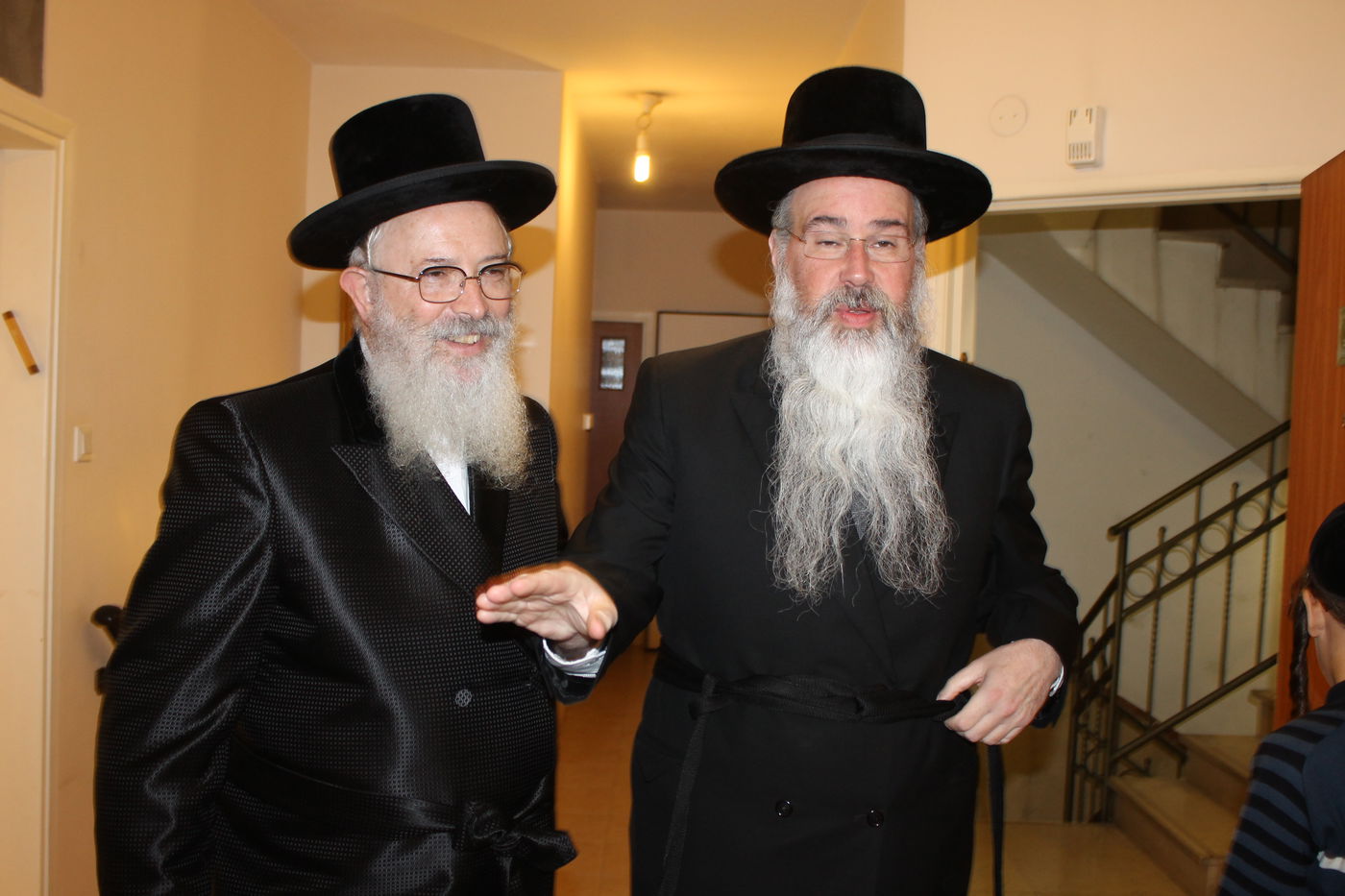 'כתיבת אותיות' בס"ת שיוכנס להיכל ביהמ"ד צאנז בטבריה